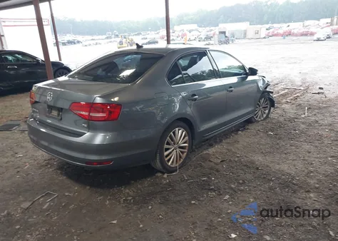 2015 Volkswagen Jetta 1.8T Se z USA, uszkodzony, nr VIN 3VWD07AJ9FM310300
